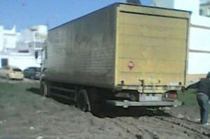 camion correos en fango