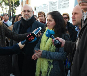 Marina Segura e Ignacio García, ante el colegio Nta. Sra. del Carmen.