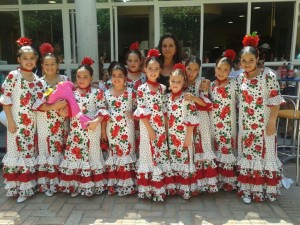 Sainz junto a algunas de sus alumnas.