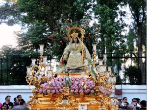 Frente a los abuelos de la 'Cruz Roja'.