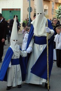 Penitentes azules y blancos.