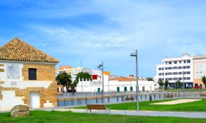 Jardines de la plaza Manuel de la Puente con la base de hormigón dispuesta para un candray.