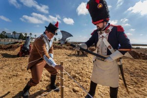 Zapador del ejército imperial francés ayuda a miliciano español, Jordi Bru.