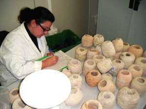 Verónica Gómez en el laboratorio.