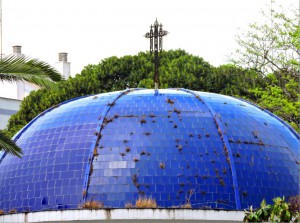 Vegetación en la cúpula del templete.